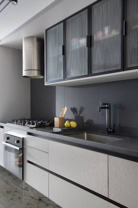 Como em 'além da ilusão', vidros texturizados típicos dos anos 40 voltam a ser tendência